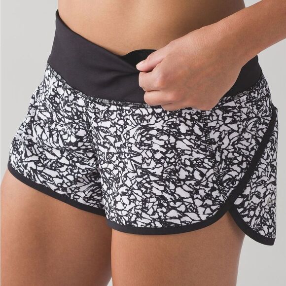 lululemon athletica Speed Short Ice Breaker White Black | 4 - Picture 6 of 10